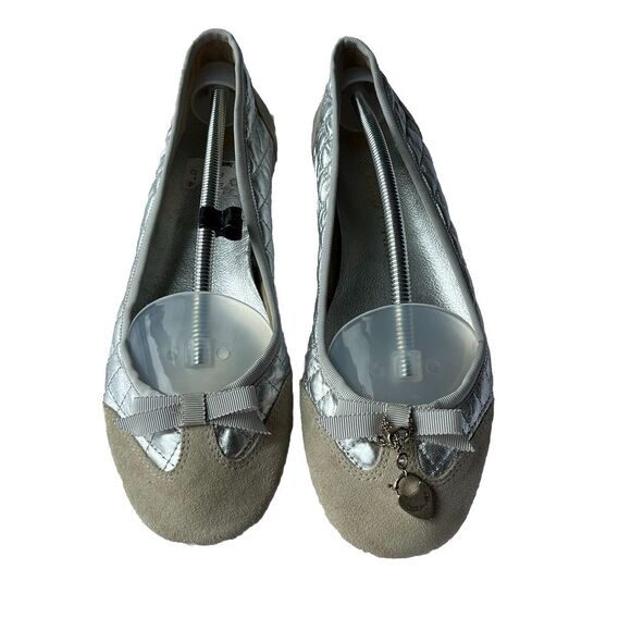 Juicy Couture size 9 M Silver Ballet Flats - Picture 2 of 15